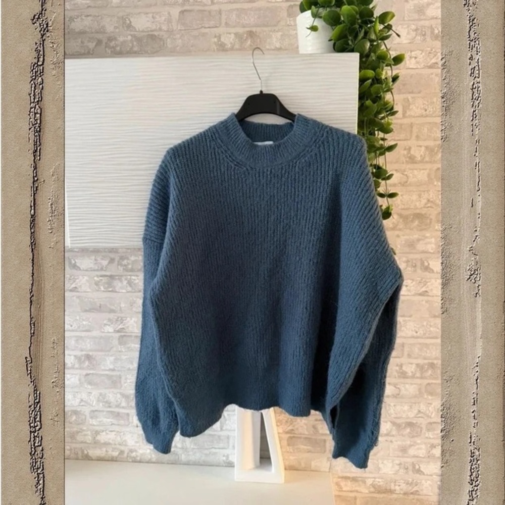 Zara Men's Deep Blue Crewneck Sweater